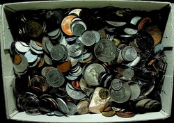 Karton mit ca. 7 - 8 Kg. Münzen/Medaillien von alt bis neu, aus ...