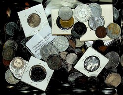 Karton mit über 1 Kg. Münzen, vom Kaiserzeit über Saar bis DDR, ...