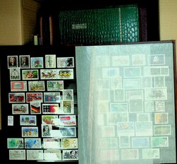 Karton mit 3 Bindern und 11 Steckbücher mit ** Sammlung Malta ...