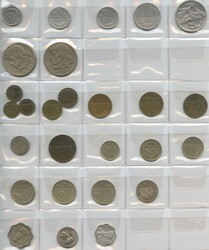 ca. 1900-1990, Album mit fast 400 Münzen aus aller Welt nach ...