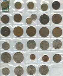 ca. 1900-1990, Album mit fast 400 Münzen aus aller Welt nach ...