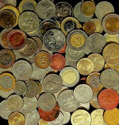 Ca. 1950-2000, Stoffbeutel mit 85 Münzen meist Kurs aus aller Welt, ...