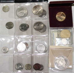 ca. 1950-2000, Blechschachtel mit einigen 100 Münzen aus aller Welt, ...