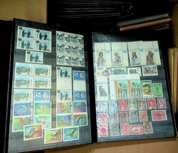 Karton mit Sammlungsresten aus vielen Ländern in 15 Alben und lose, ...