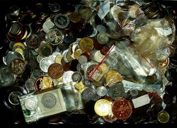 ca. 11 kg. lose Münzen und Medaillen aus aller Welt, bunt gemischt ...