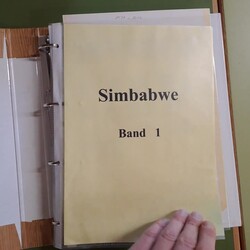 AFRIKA - Slg. in 3 Alben, dabei Simbabwe, Kongo u. Äquat.-Guinea mit ...