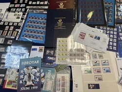 FÄRÖER - Karton mit zahlreichen ** Marken u. Blocks auf Blättern, ...