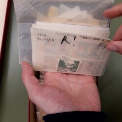 PORTUG.KOLONIEN - ** Tütenpartie in grosser Schachtel mit vielen kpl ...