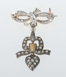 550.40: Schmuck, Broschen / Nadeln