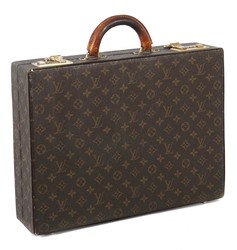 300.10: Fashion Designer