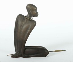 Sitzender Afrikaner mit Speer Hagenauer, Wien, ca. 1950er Jahre, Holz ...