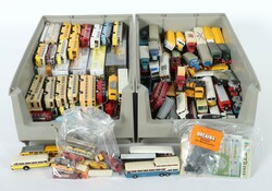 Konvolut Kunststoffautos ca. 150 Teile, meist Ende 2. Drittel 20. Jh. ...