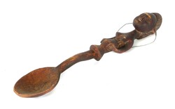 Löffel mit figürlichem Griff DR Kongo, Holz, geschnitzt aus einem ...