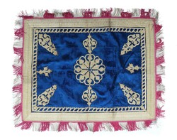 750: Carpets, Textiles