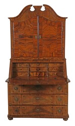 Tabernakelsekretär um 1790, Nussbaum/Nussbaummaser furniert, die ...