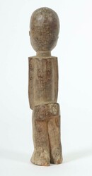 Bateba-Figur der Lobi Burkina Faso u. a., Holz, gräuliche Patina mit ...