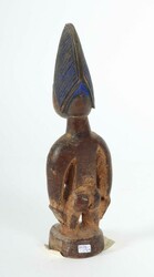 Ibeji-Figur der Yoruba Nigeria, Holzfigur, geschnitzt mit rundem ...