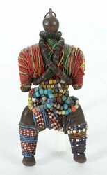 Namji-Fruchtbarkeitspuppe Kamerun, Holz geschnitzt, Figur behängt ...