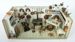 Puppenküche um 1920, 3-seitiges Gehäuse, außensteig in ...