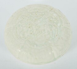 Deckeldose mit Blumenrelief China, Song-Dynastie, 960 - 1279, ...