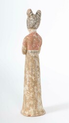 Hofdame China, wohl Tang-Dynastie, Terracotta, geweißelt und rot ...