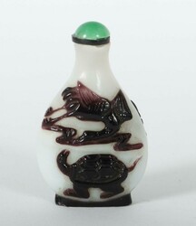 Snuff-Bottle China, 19./20. Jh., Pekingglas, opakweiß mit ...