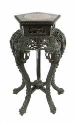 Blumensäule mit feinem Schnitzdekor China, 19./20. Jh., dunkler ...