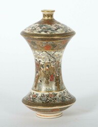 Feine Satsuma-Spindelvase Japan, Mitte 20. Jh., ...