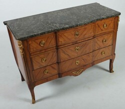 Louis XVI-Kommode um 1790, dreischübiger Korpus mit Mittelrisalit, ...