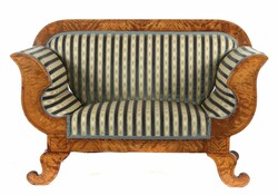 Biedermeier-Kindersofa 2. Viertel 19. Jh., Mahagoni furniert, ...
