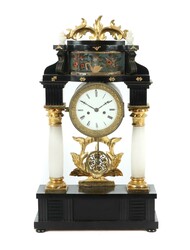 Zwei-Säulen-Portaluhr 19. Jh., Emaillezifferblatt mit römischen ...