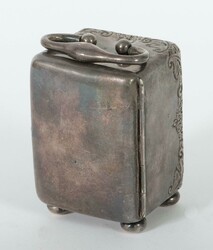 Kleine Tischuhr im Silbergehäuse Silbergehäuse, Birmingham, 1897, ...