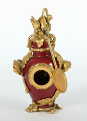 Vasenuhr mit floraler Bronzemontur um 1900, mit Blütenfestons ...