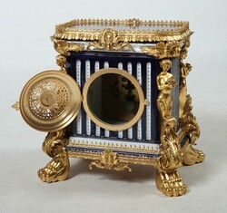 Prunksockel-Uhr Ende 20. Jh., Zifferblatt mit römischen ...