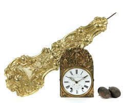 Comtoise mit Figurendekor 19. Jh., Emaillezifferblatt bez. ''Ottemar ...