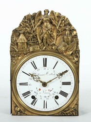 Comtoise mit Figurendekor 19. Jh., Emaillezifferblatt bez. ''Ottemar ...