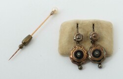 Schmuckkonvolut Um 1830, Paar Ohrhänger in Schaumgold und ...