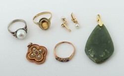 Schmuckkonvolut 20. Jh., best aus 3 Ringen, 1 Anhänger und Paar ...