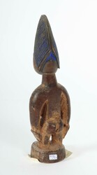 Ibeji-Figur der Yoruba Nigeria, Holzfigur, geschnitzt mit rundem ...