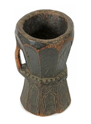 Getreidemörser Afghanistan, Nuristan, 19./20. Jh., Holz geschnitzt, ...