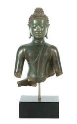 Torso eines Buddha Burma, ca. 14. Jh., Bronze, grün patiniert, ...