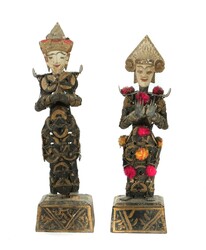 Dewa und Dewi Sedana Indonesien, Bali, Mitte 20. Jh., geschnitzte ...