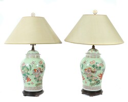 Paar Deckelvasen als Lampen China, Mitte 20. Jh., Porzellan, ...