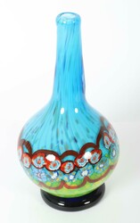 Langhalsvase mit eingeschmolzenen Murrinen 20. Jh., farbloses Glas, ...