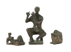 Bildschnitzer des 20. Jh. drei variierende Figuren: ''Flötenspieler, ...