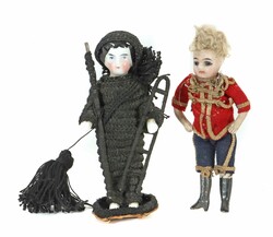 2 Stuben-Püppchen um 1900, Badepuppe als Schonsteinfeger, eng ...