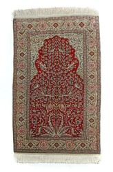 Seidengebetsteppich mit tulpenflankiertem Lebensbaum Türkei, um 1970 ...