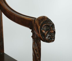 Neogotischer Armlehnstuhl Ende 19. Jh., Nussbaum, ringsum verstrebte ...