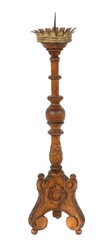 Altarleuchter wohl 19. Jh., Linde? geschnitzt, 3 volutenartige Beine ...