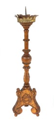 Altarleuchter wohl 19. Jh., Linde? geschnitzt, 3 volutenartige Beine ...